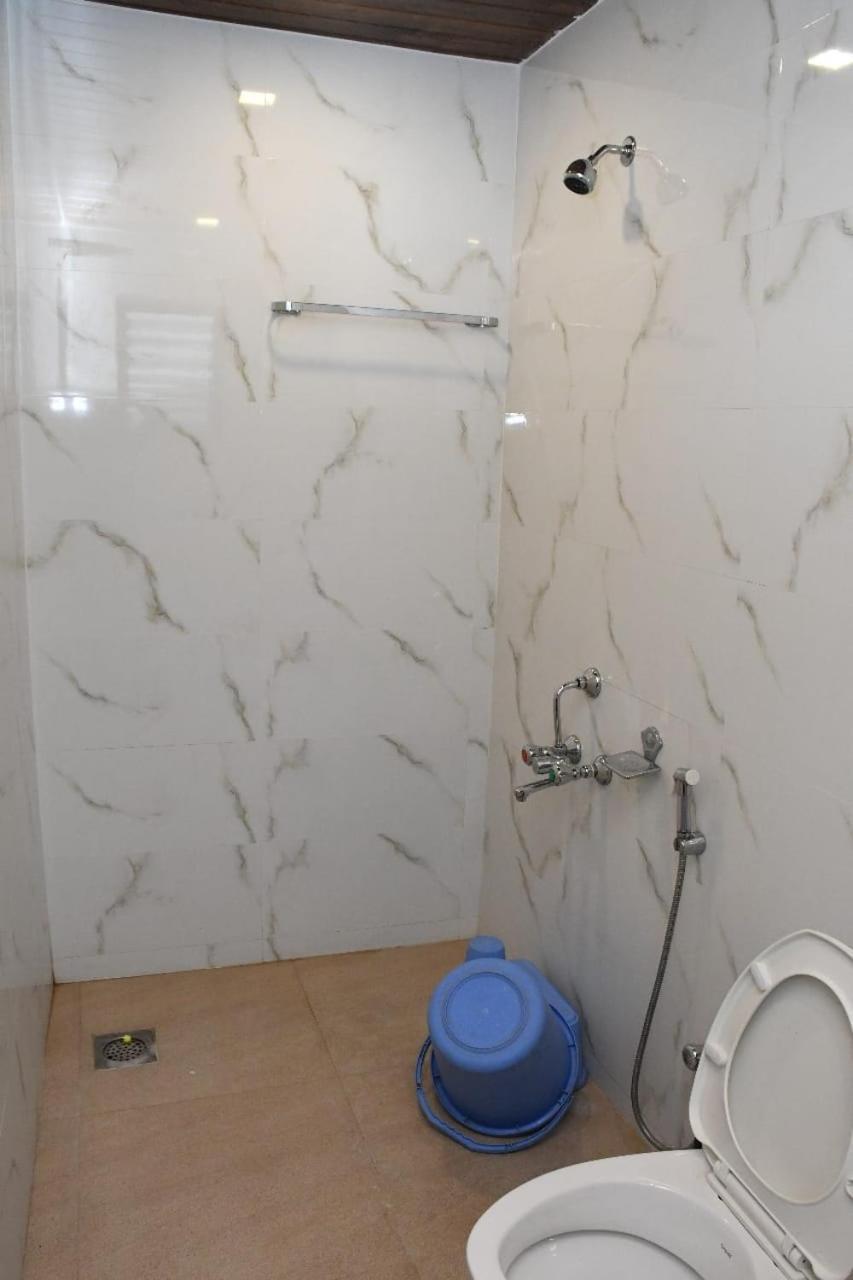 Hotel Sai Shatabdi Shirdi Bagian luar foto