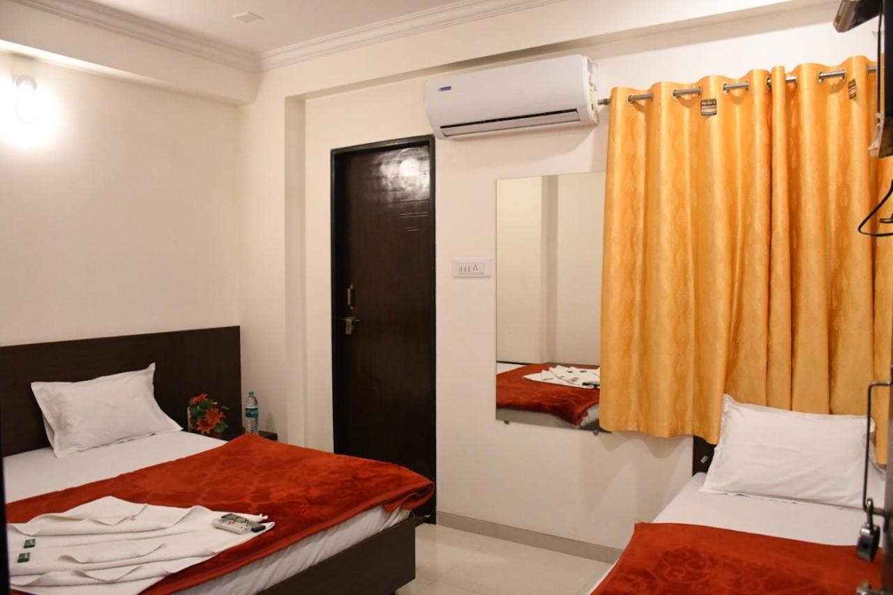 Hotel Sai Shatabdi Shirdi Bagian luar foto