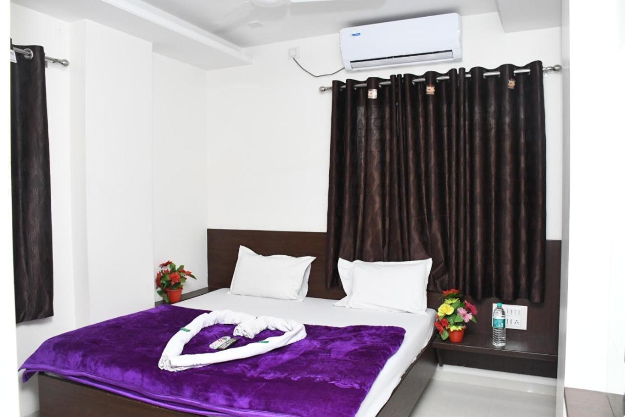 Hotel Sai Shatabdi Shirdi Bagian luar foto