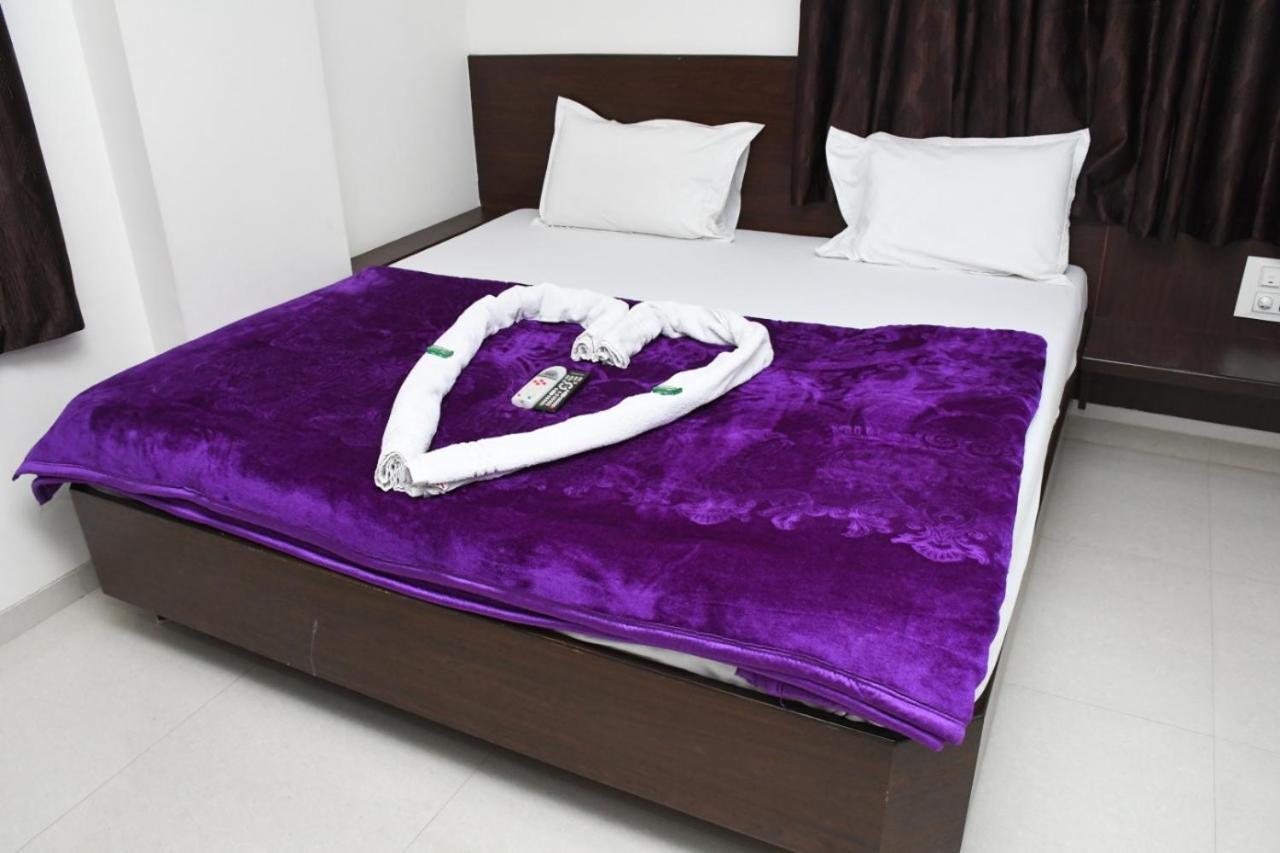 Hotel Sai Shatabdi Shirdi Bagian luar foto