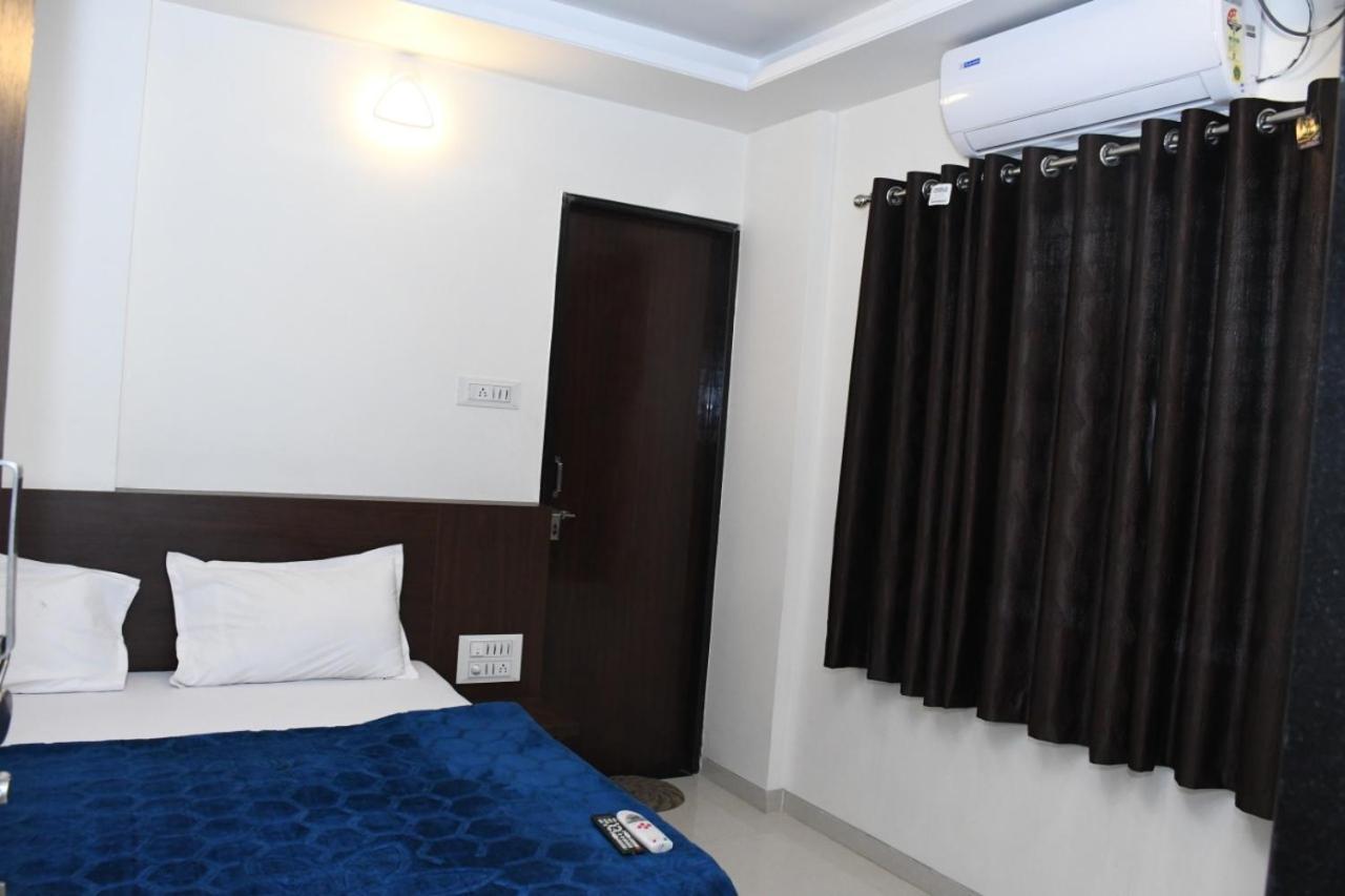 Hotel Sai Shatabdi Shirdi Bagian luar foto