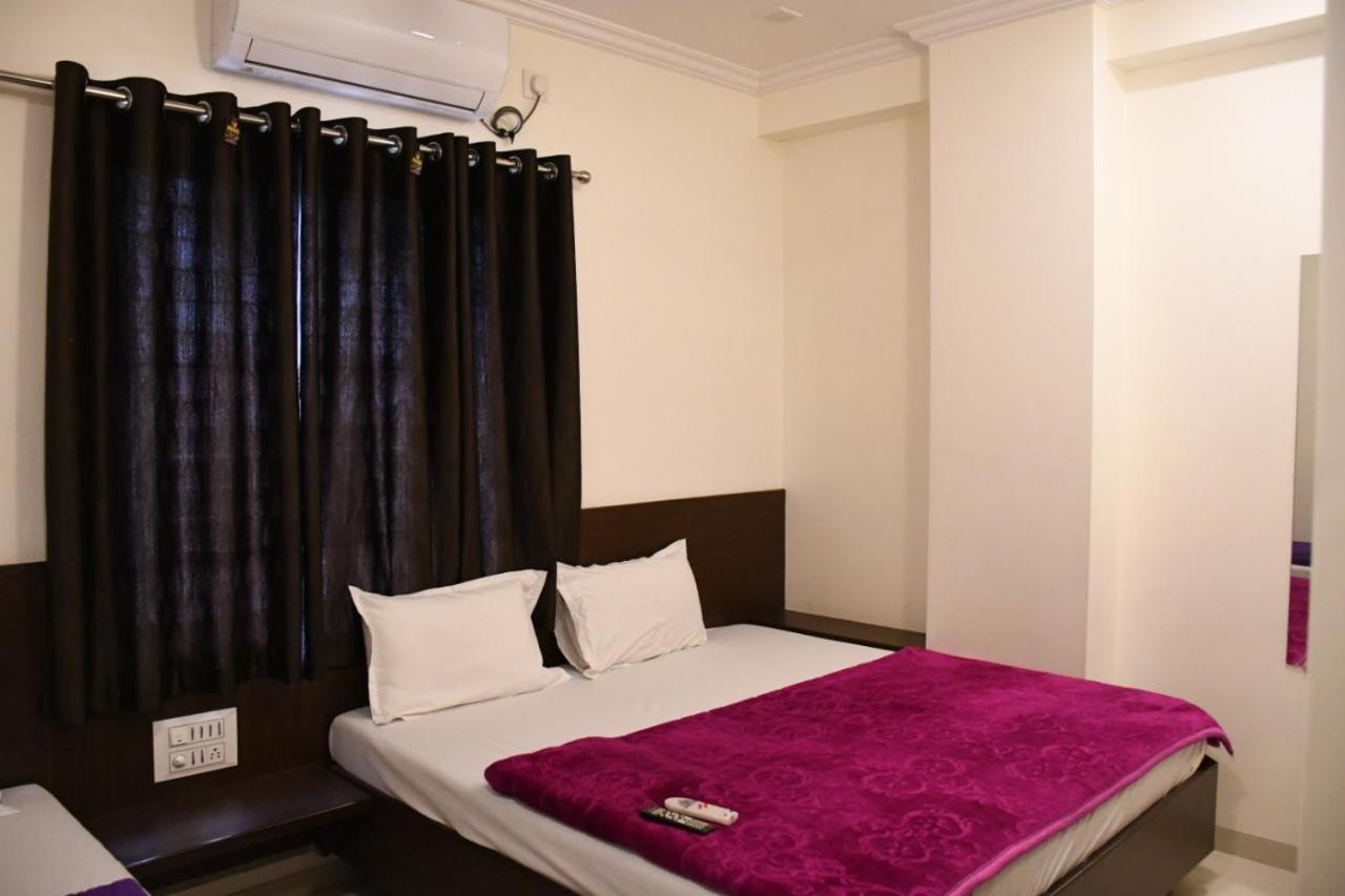 Hotel Sai Shatabdi Shirdi Bagian luar foto